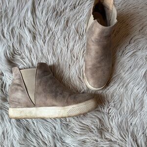 Very G Tan Ankle Boots